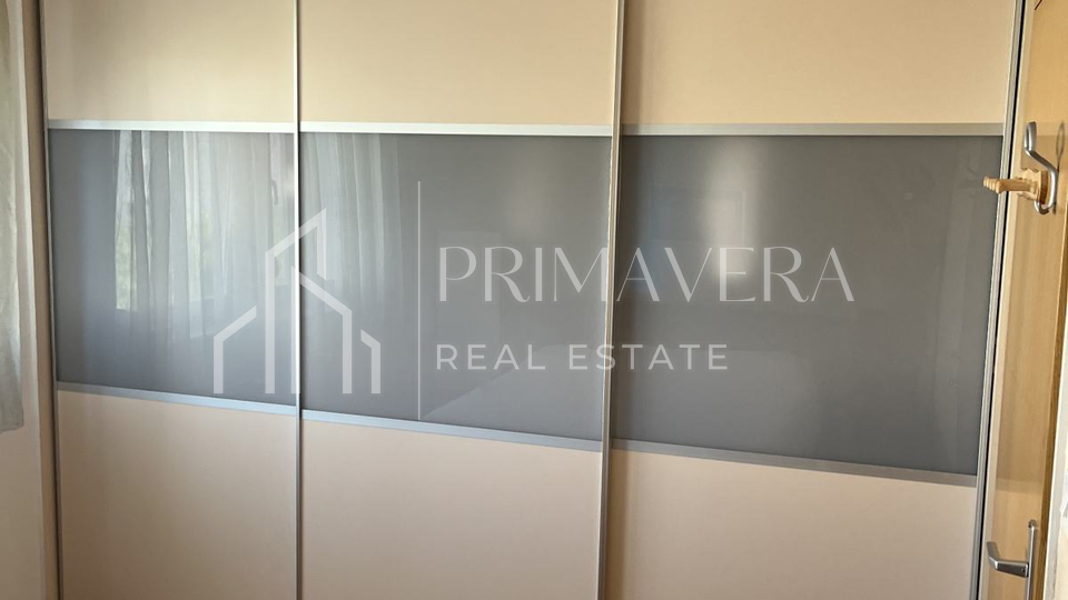 Zadar&sol;Smiljevac&comma; komforni trosobni stan&comma; kompletno namje&scaron;ten&comma; 95 m2