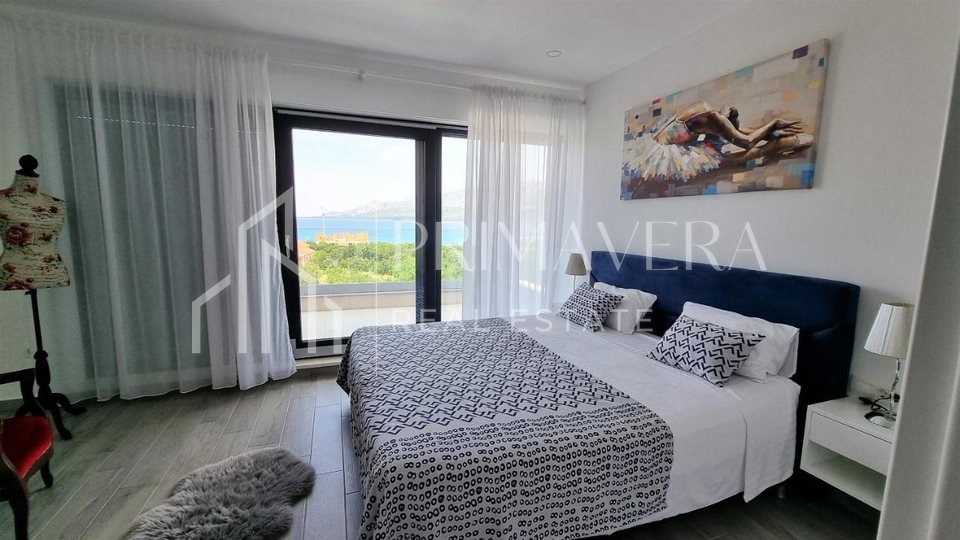 ROVANJSKA &ndash; Luksuzna samostoje&cacute;a vila s bazenom&comma; prostranom oku&cacute;nicom i panoramskim pogledom na more