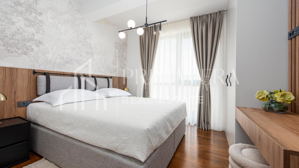 Pridraga&comma; luksuzna vila s bazenom u blizini mora