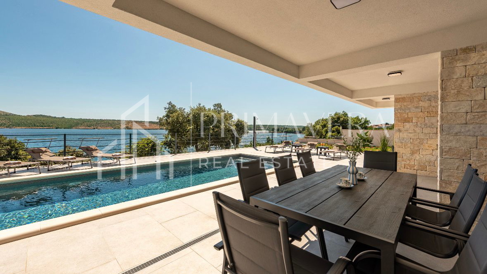 Posedarje&comma; nova luksuzna vila prvi red uz more