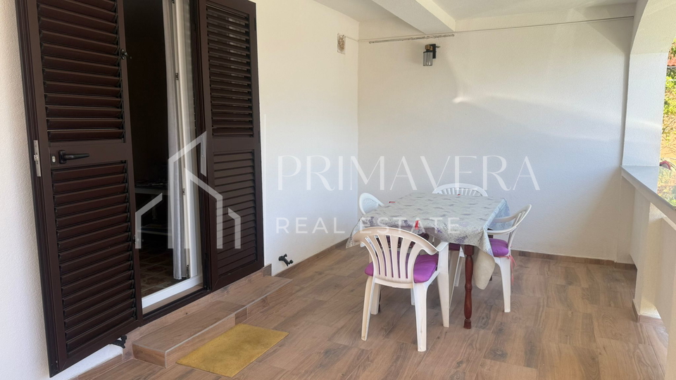 Vir&comma; dvojna ku&cacute;a s dva apartmana blizu pla&zcaron;e&comma; pogled na more&excl;