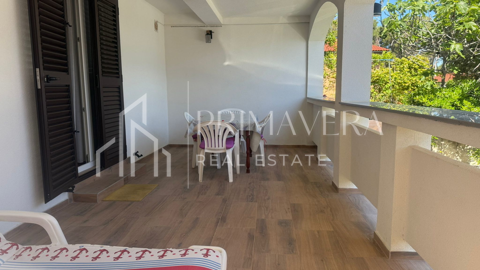 Vir&comma; dvojna ku&cacute;a s dva apartmana blizu pla&zcaron;e&comma; pogled na more&excl;