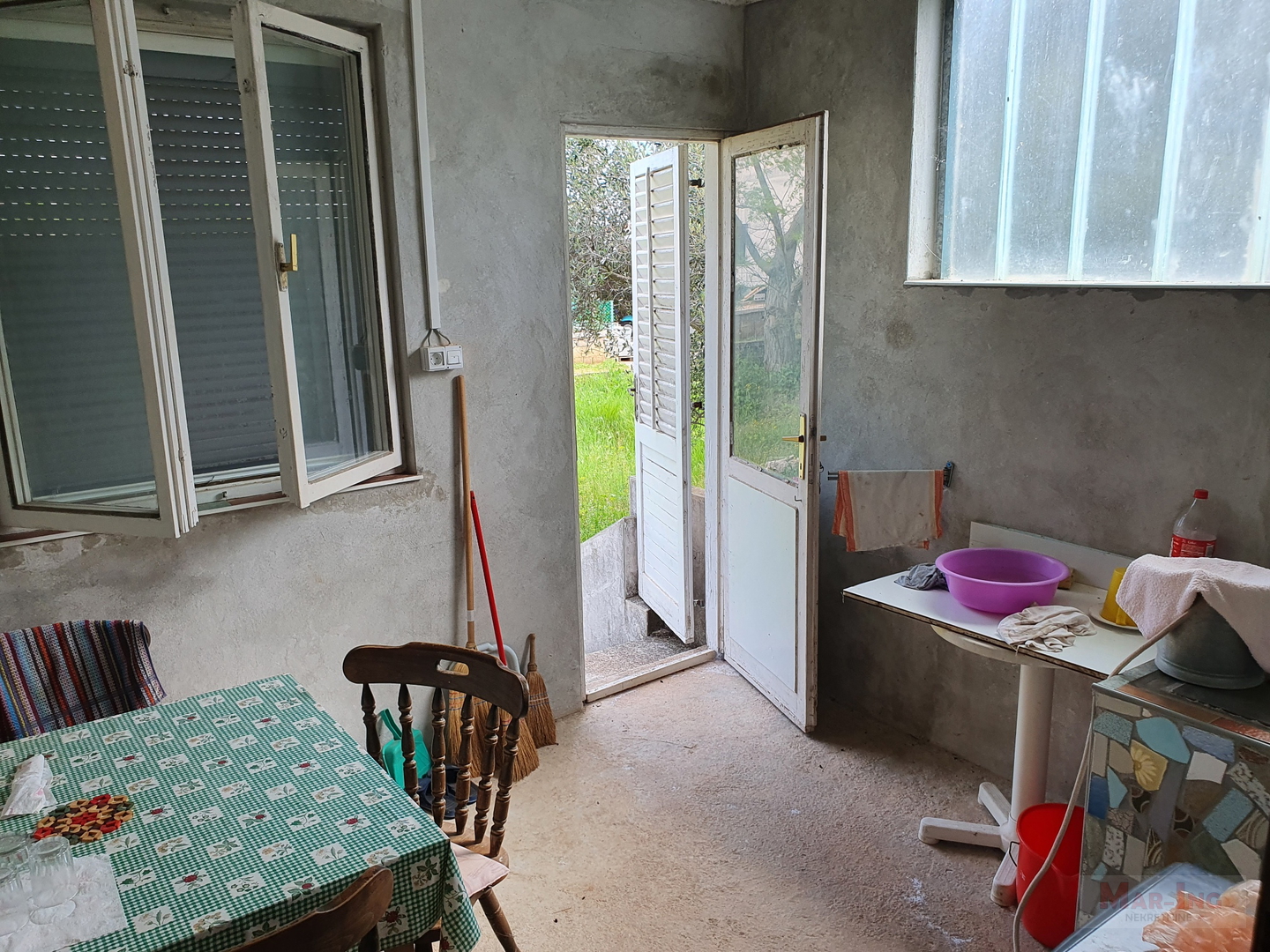 SUKOŠAN - DEBELJAK - stara kuća - zemljište  2096m2