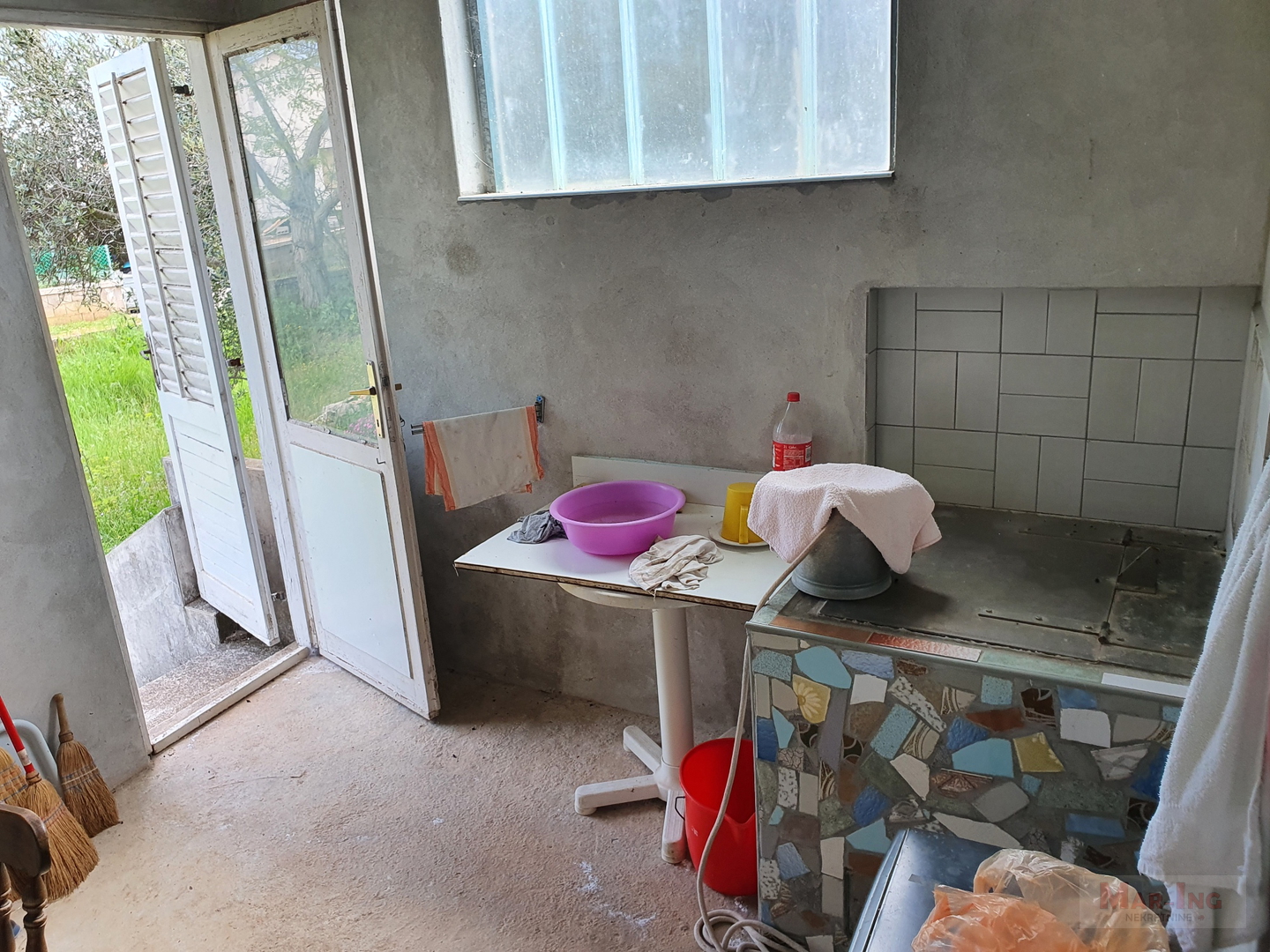 SUKOŠAN - DEBELJAK - stara kuća - zemljište  2096m2