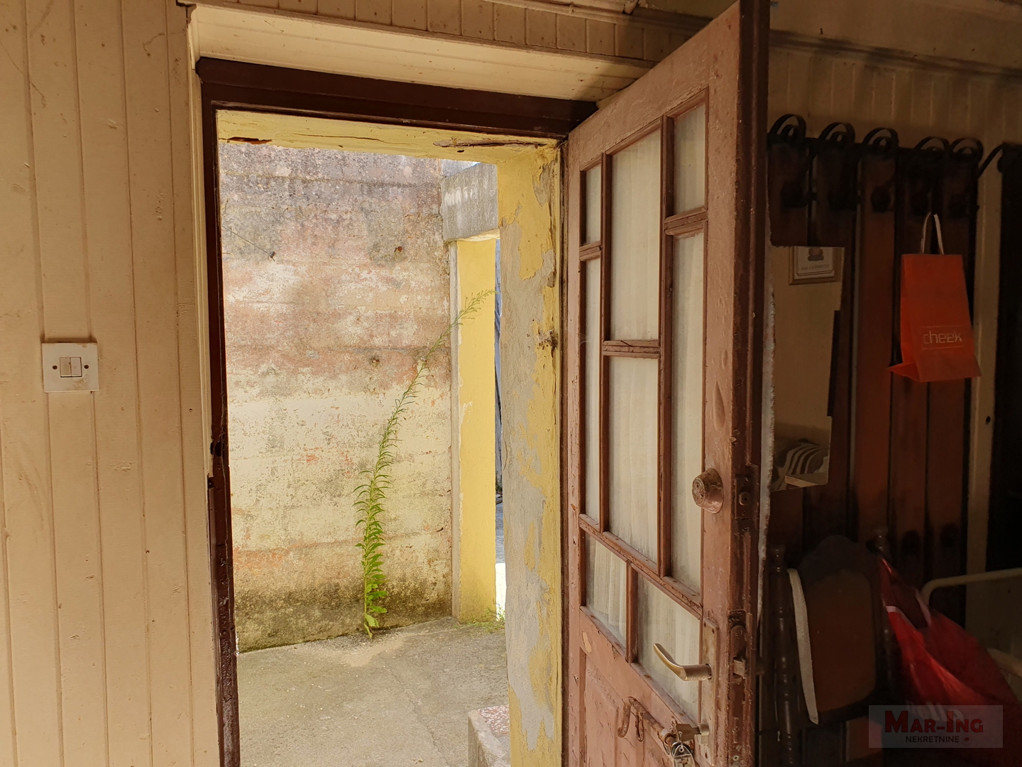 PREKO - SUTOMIŠĆICA - kamena kuća u nizu