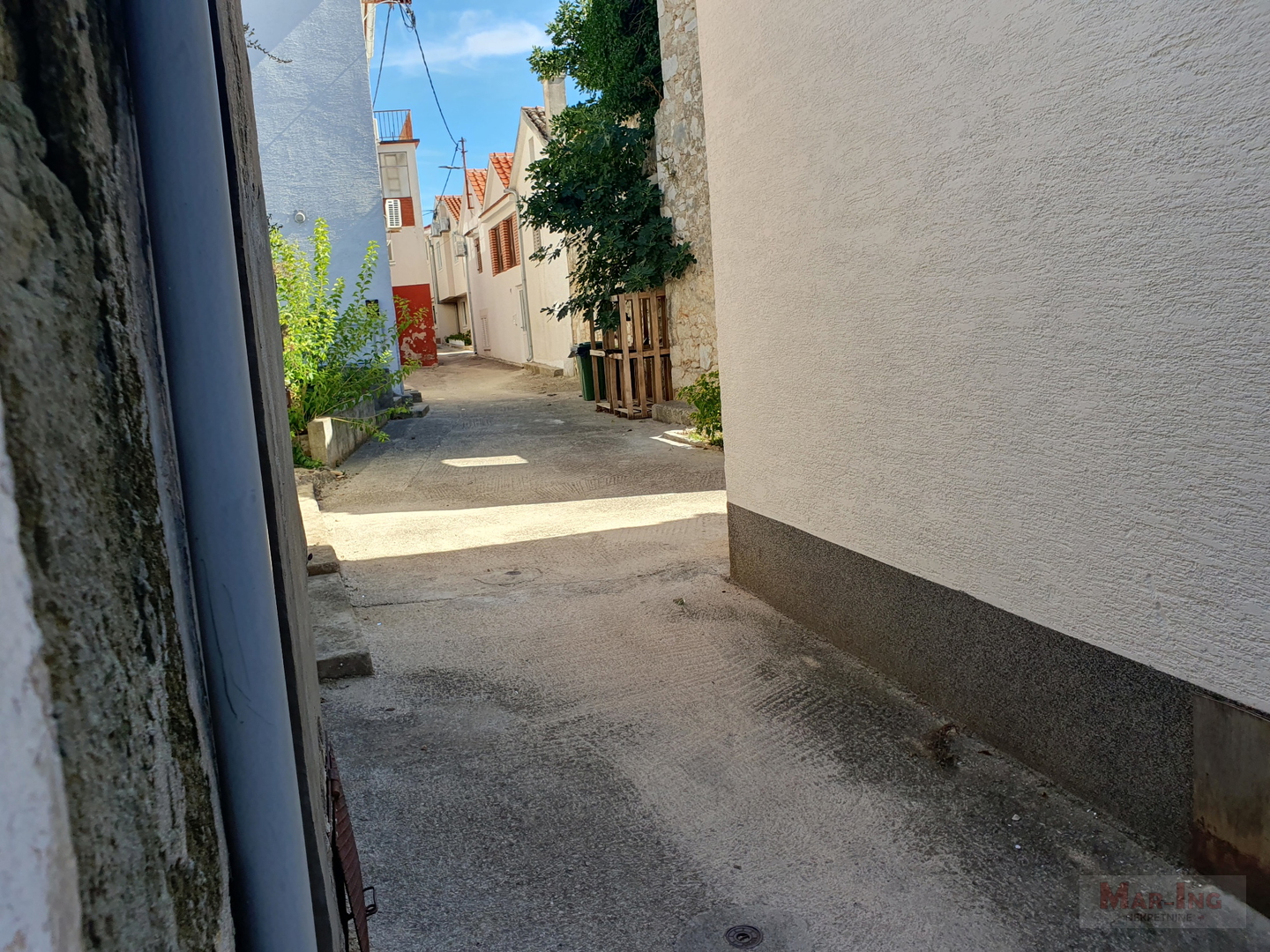 PREKO - SUTOMIŠĆICA - kamena kuća u nizu