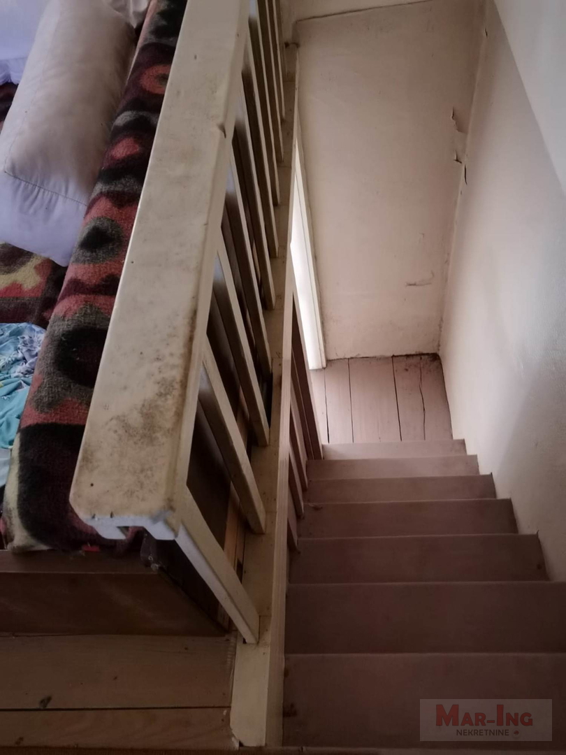 PREKO - SUTOMIŠĆICA - kamena kuća u nizu