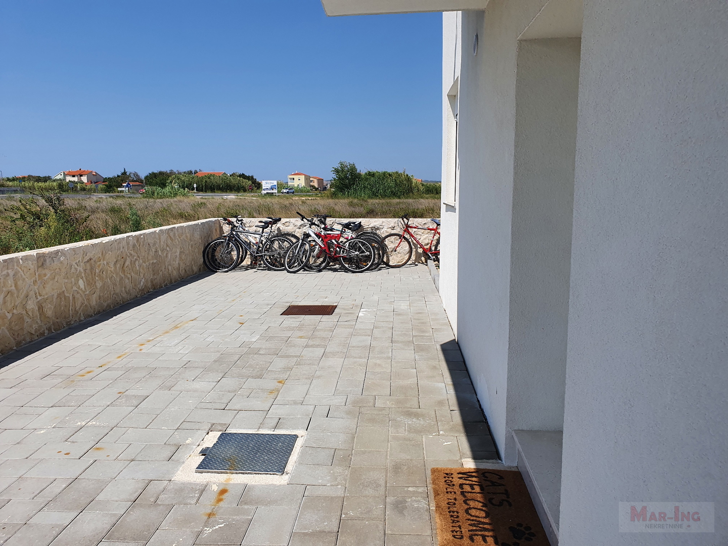 PRIVLAKA - obiteljska vila sa bazenom