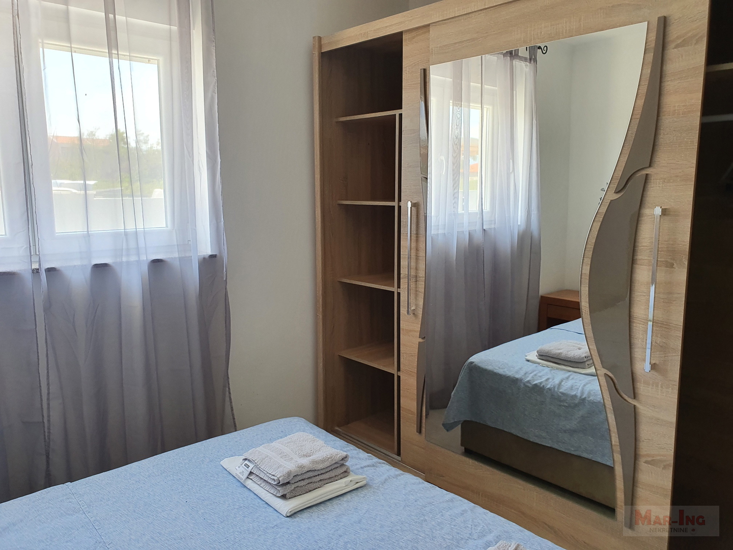 PRIVLAKA - obiteljska vila sa bazenom