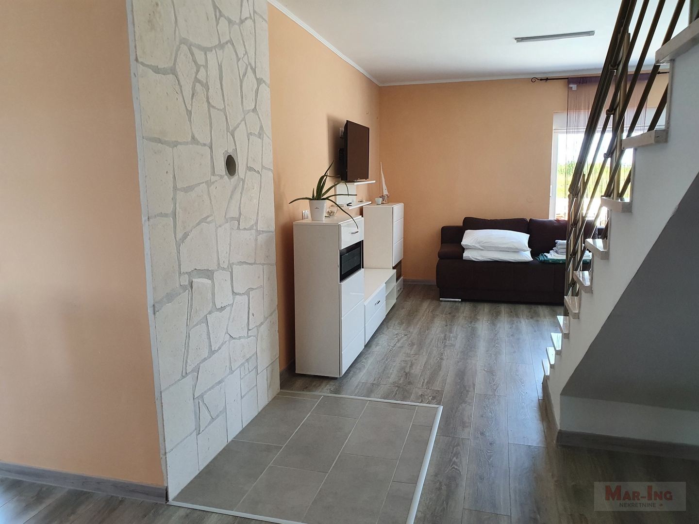 PRIVLAKA - obiteljska vila sa bazenom