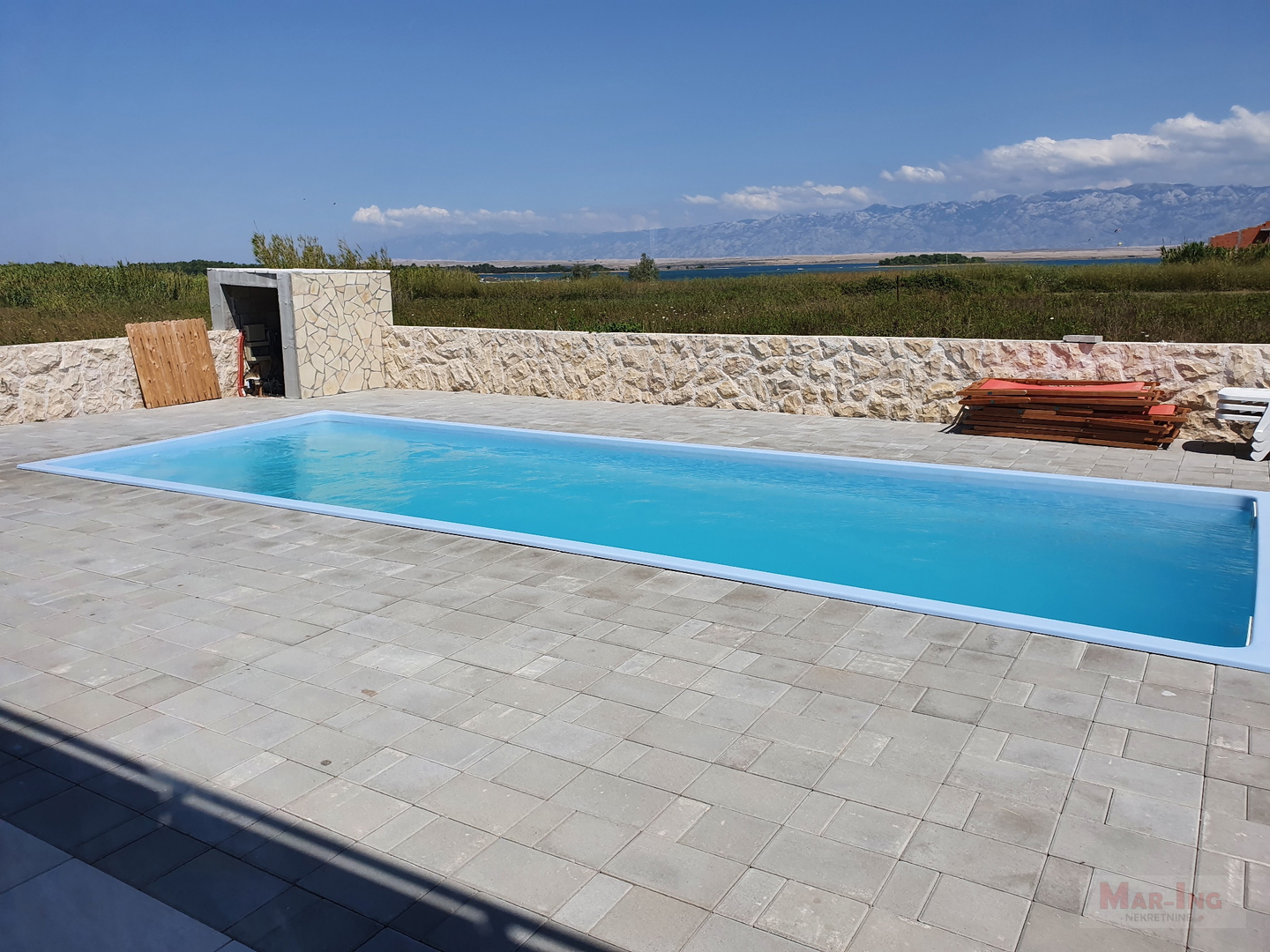 PRIVLAKA - obiteljska vila sa bazenom