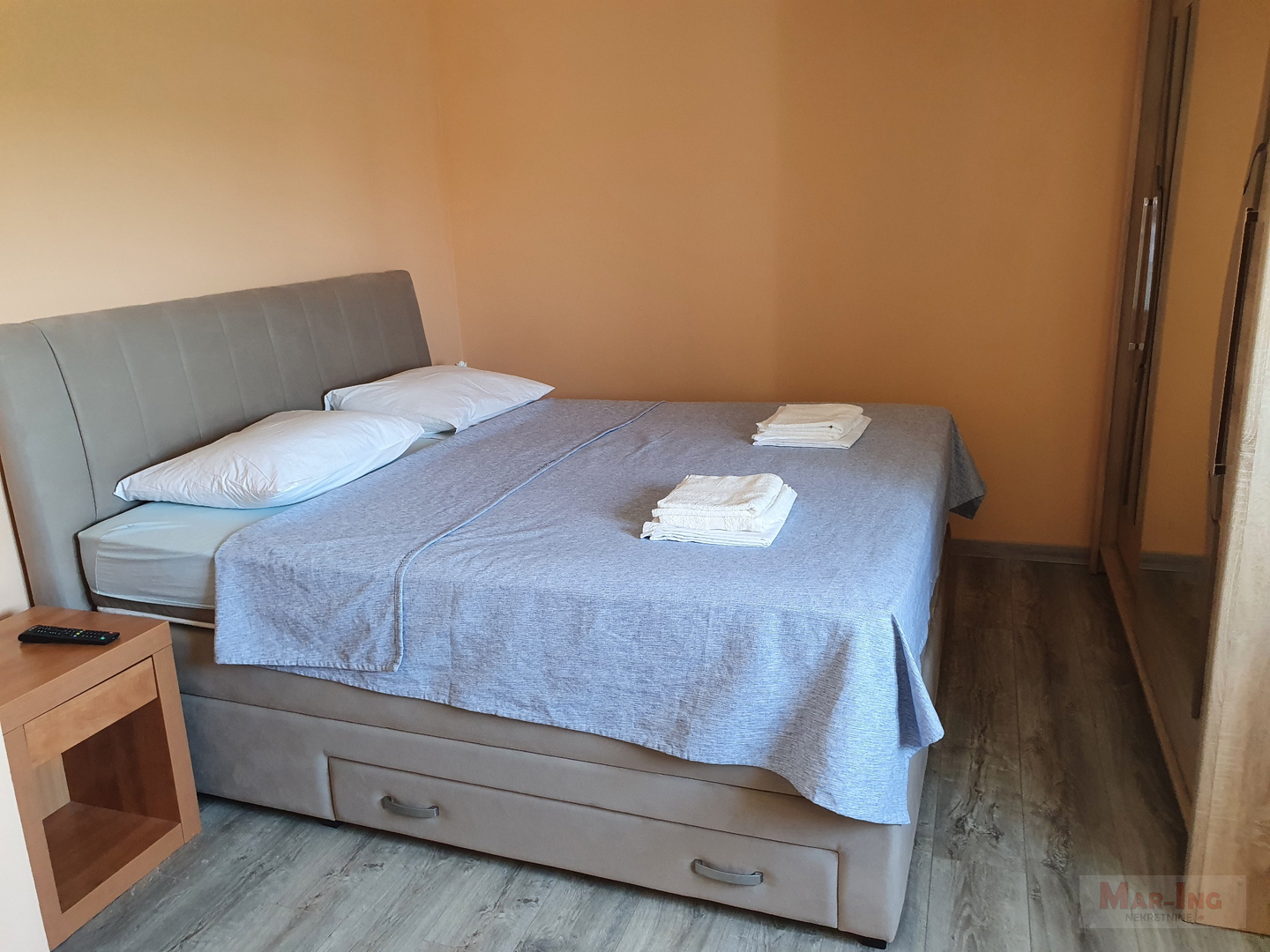 PRIVLAKA - obiteljska vila sa bazenom