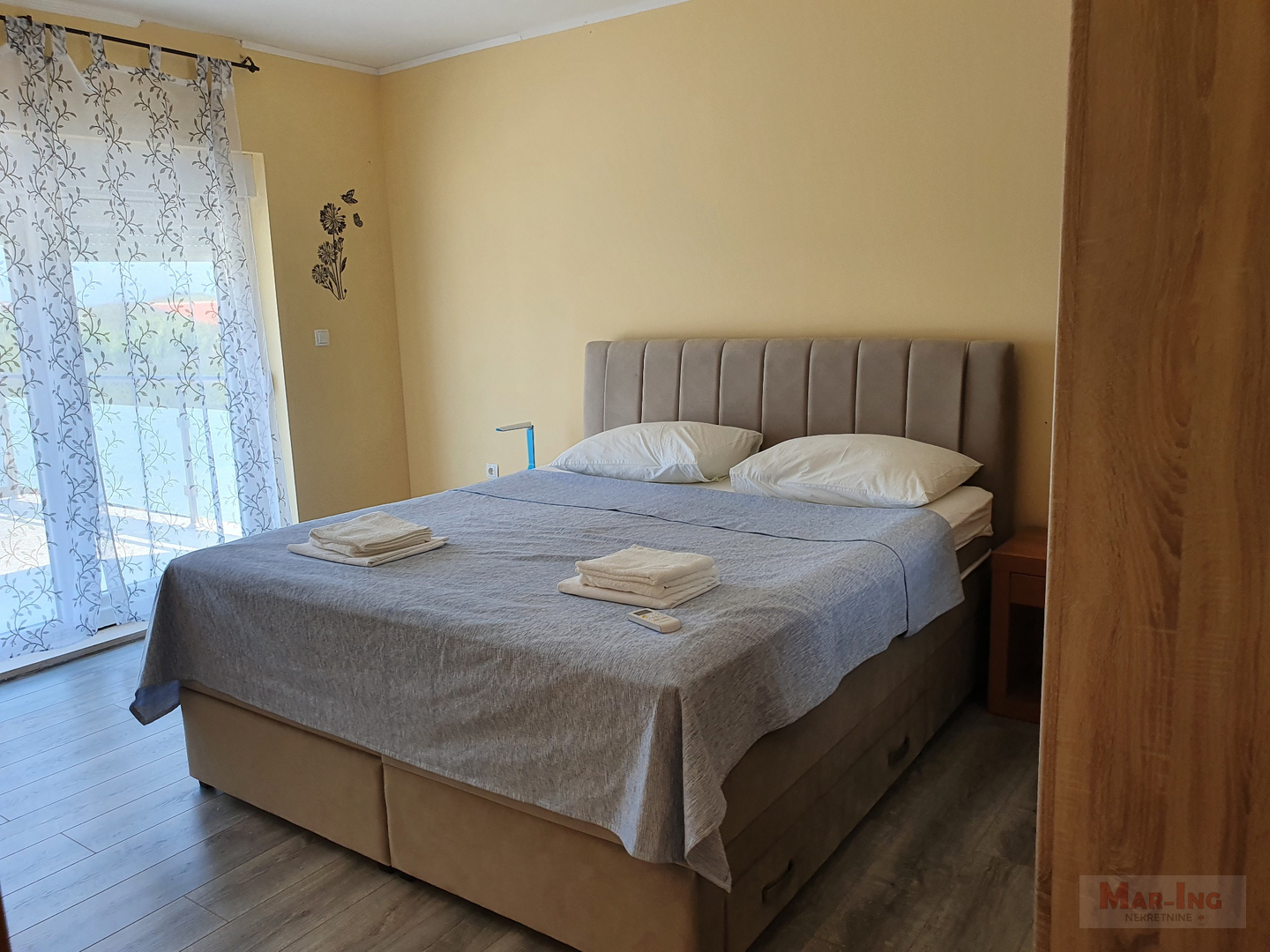 PRIVLAKA - obiteljska vila sa bazenom