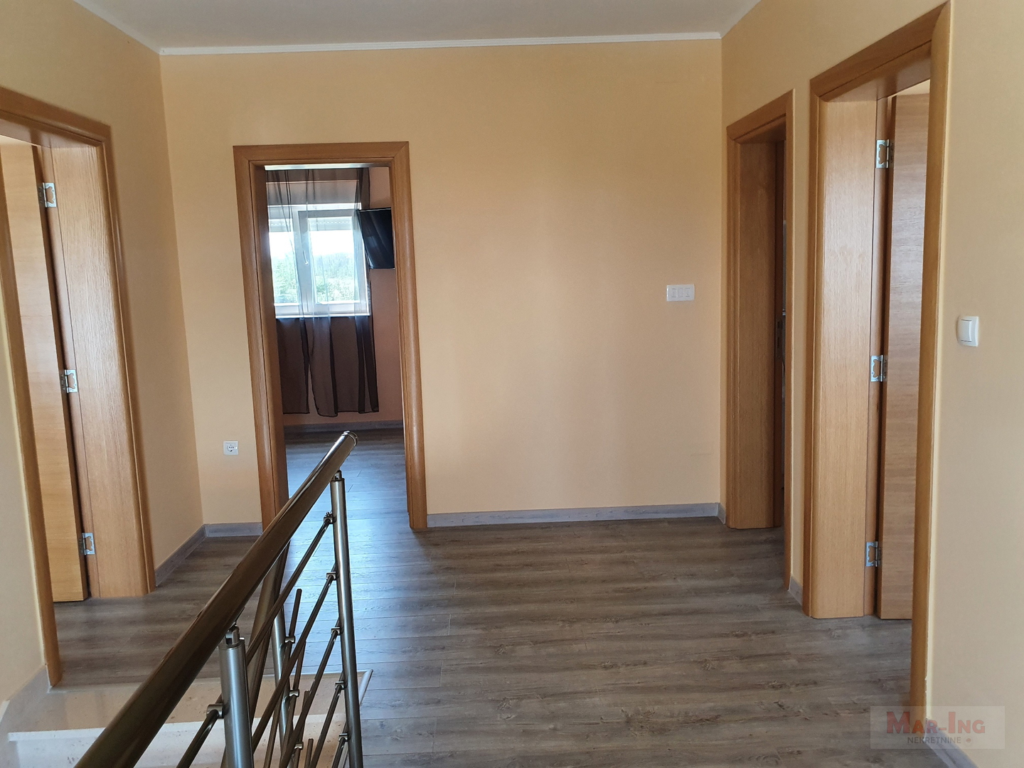 PRIVLAKA - obiteljska vila sa bazenom