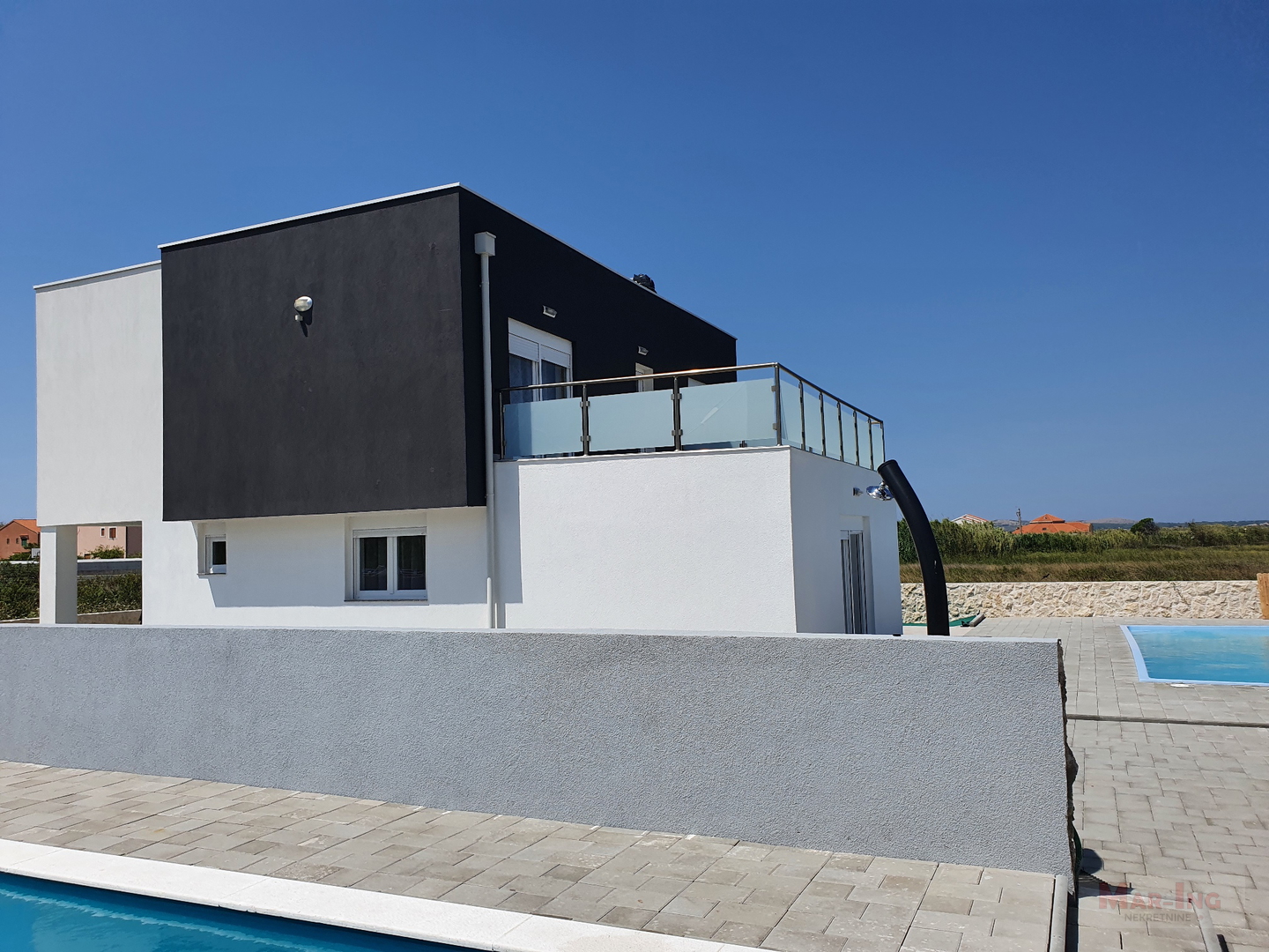 PRIVLAKA - obiteljska vila sa bazenom