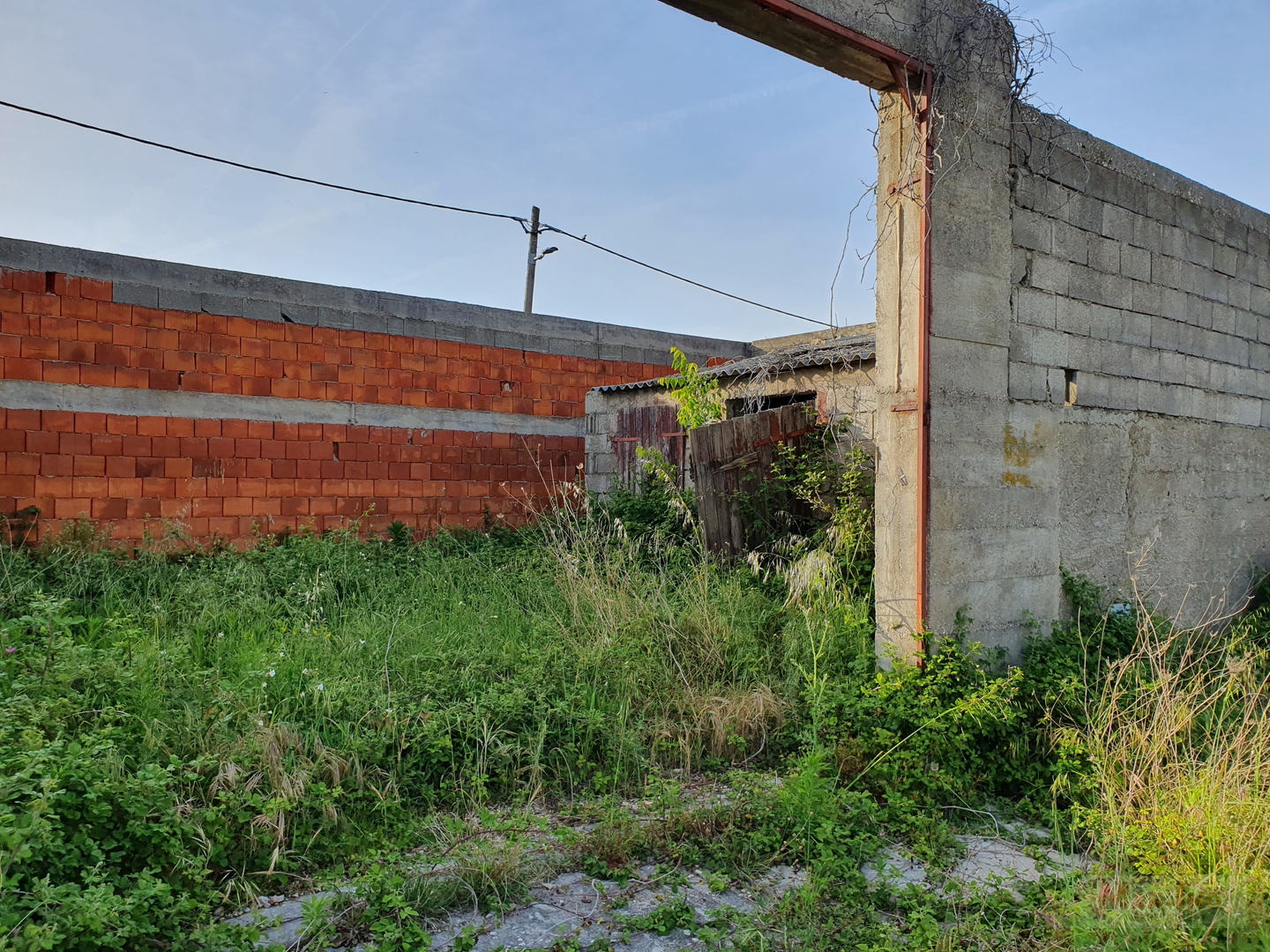 PRIVLAKA - započeta gradnja - zemljište 1000m2