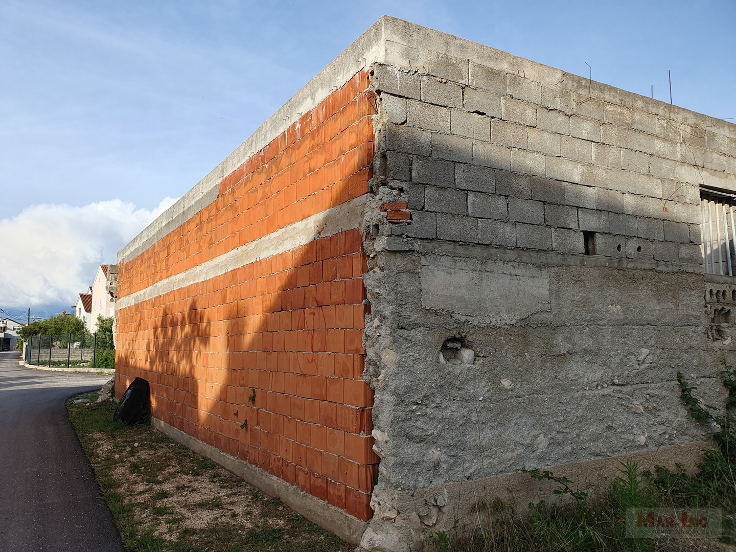 PRIVLAKA - započeta gradnja - zemljište 1000m2