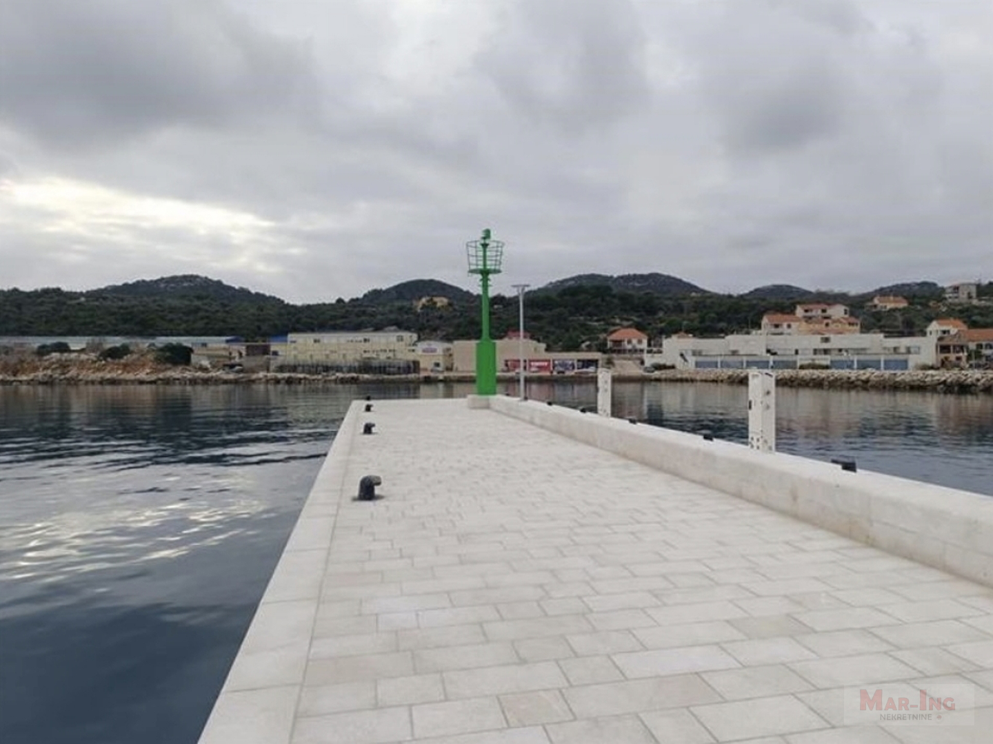 LUKA - DUGI OTOK - građevinsko zemljište prvi red uz more