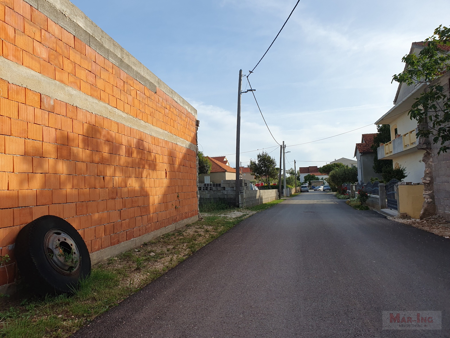 PRIVLAKA  građevinski teren sa objektom površine 200m2
