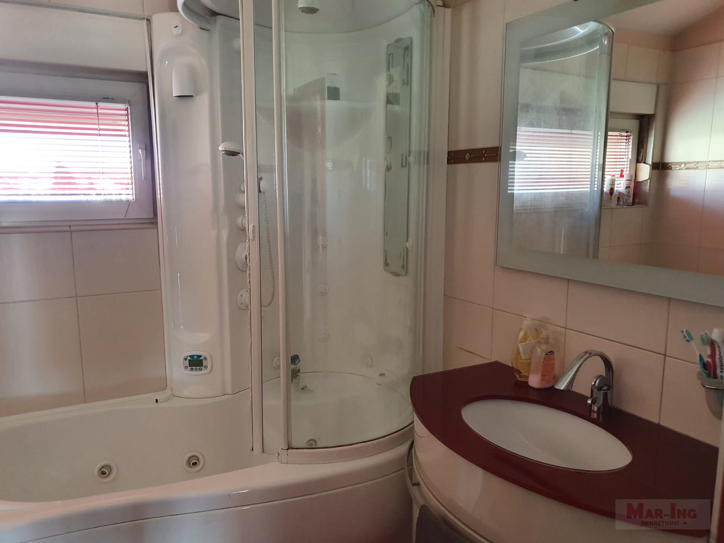 SUKOŠAN - VILA prvi red uz more - dodatno manja obiteljka kuća 88m2
