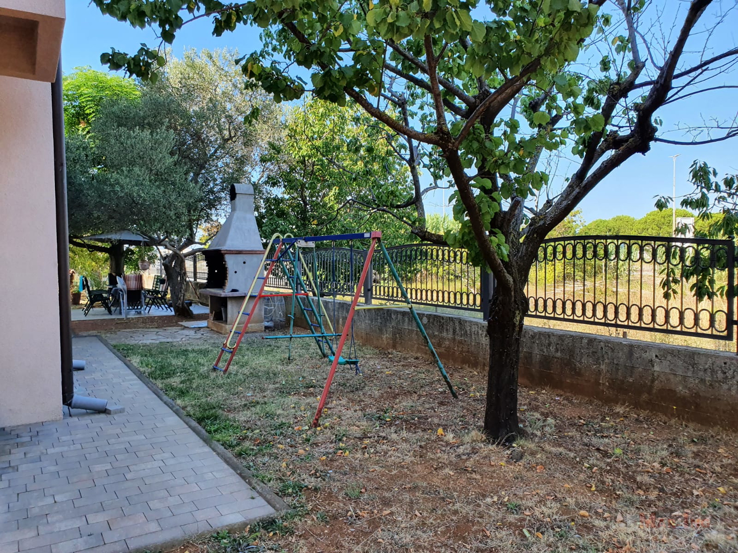 SUKOŠAN - VILA prvi red uz more - dodatno manja obiteljka kuća 88m2