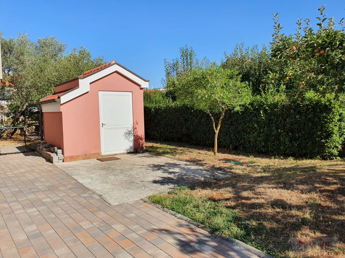 SUKOŠAN - VILA prvi red uz more - dodatno manja obiteljka kuća 88m2