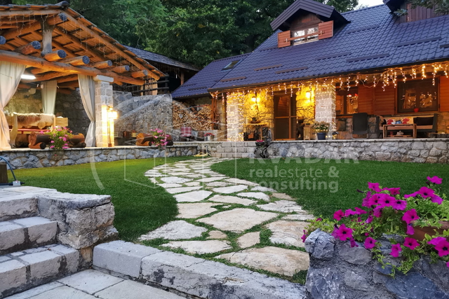 Luksuzno imanje sa dvije kuće i golf terenom, u srcu Like, Gračac