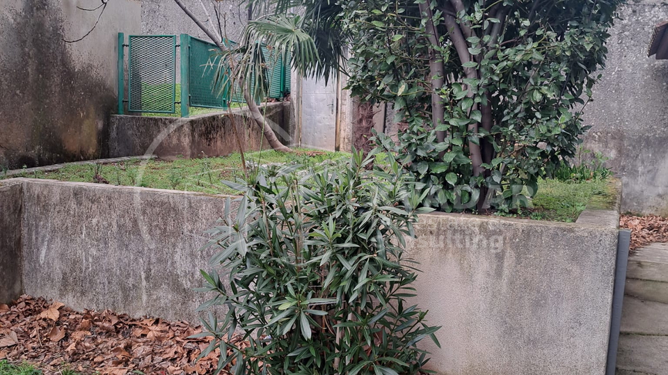 VOJAK&sol; PRILIKA ZA &Zcaron;IVOT I INVESTICIJU&excl;&excl; Stan 50m2 u manjoj zgradi&excl;