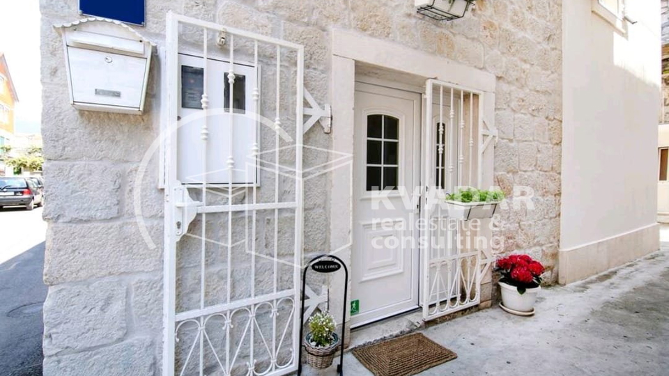 Stone house with a terrace - 3 floors -completely restored