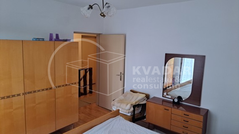 Terraced house, 2 floors, garage, yard - Okrug Gornji - center