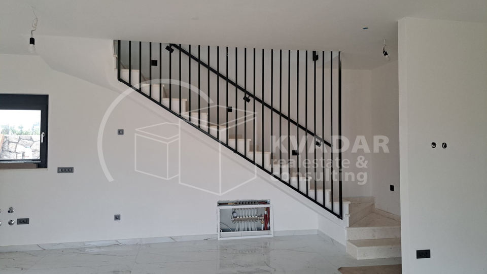 BEZ PROVIZIJE ZA KUPCA&excl;&excl; MALINSKA - Luksuzna novogradnja s bazenom i pogledom na more 139 m2 &lpar;Dvojna ku&cacute;a&rpar;