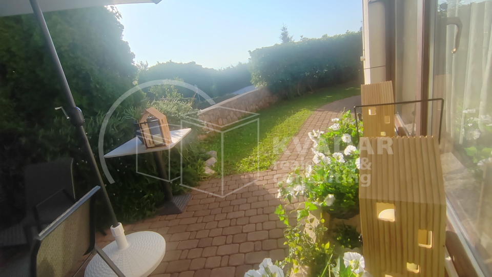 BEZ PROVIZIJE ZA KUPCA&excl;&excl;Kremeni&cacute;i&comma; Malinska&sol;Moderan stan 71&comma;40m2 s oku&cacute;nicom