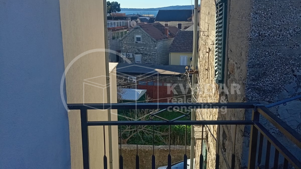 Kuća u nizu - 3 etaže - Kaštel Lukšić - centar