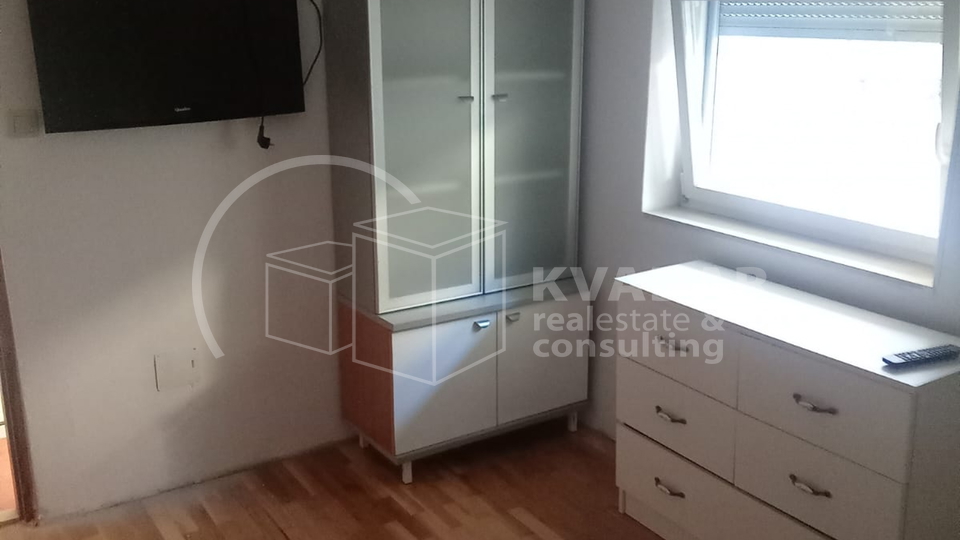 Kuća u nizu - 3 etaže - Kaštel Lukšić - centar