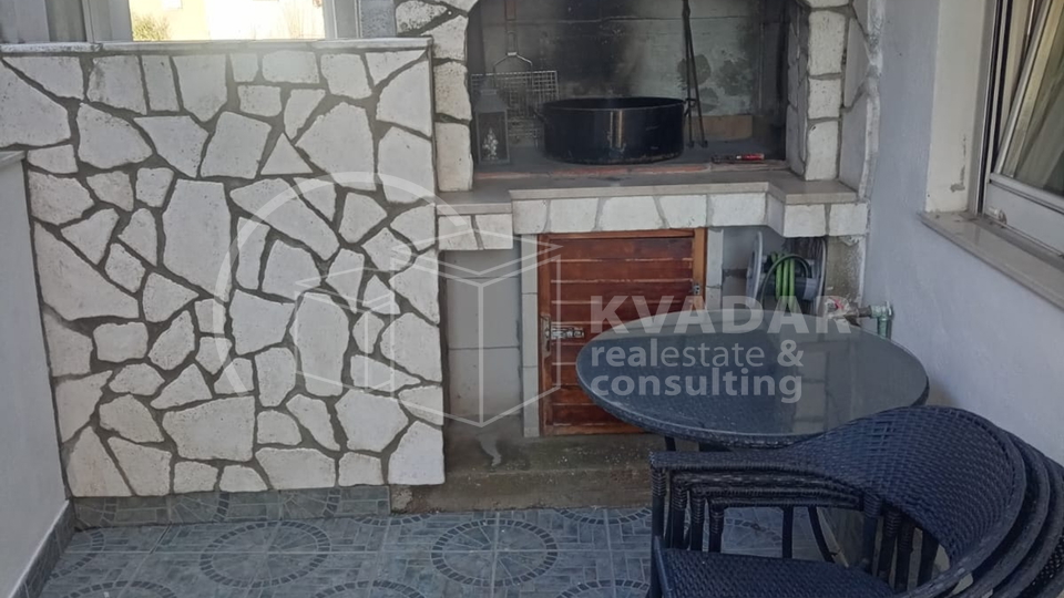 Kuća u nizu - 3 etaže - Kaštel Lukšić - centar