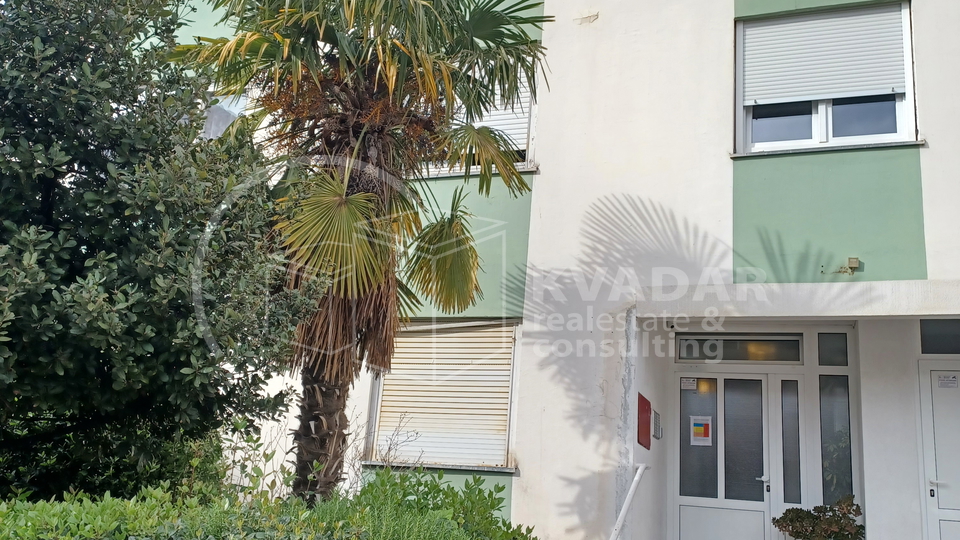 Split - Ravne njive - 2S stan 55m2 sa balkonom - visoko prizemlje
