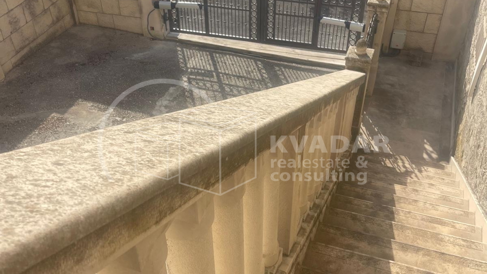 Newly renovated, fully equipped apartment in a stone house in the center of Gornji Humac - island of Brac