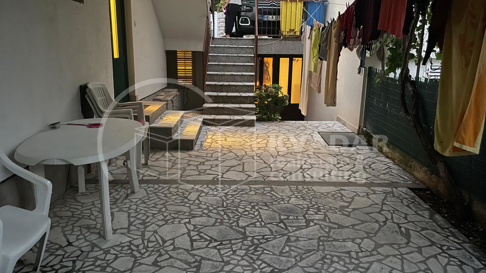 Dugoročni NAJAM  STANA 50m2 u prizemlju kuće- Pelješac - Orebić