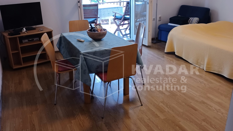 Dugoročni NAJAM KUĆE SA 3 STANA + STUDIO  u suterenu -  Pogled more- Pelješac Orebić