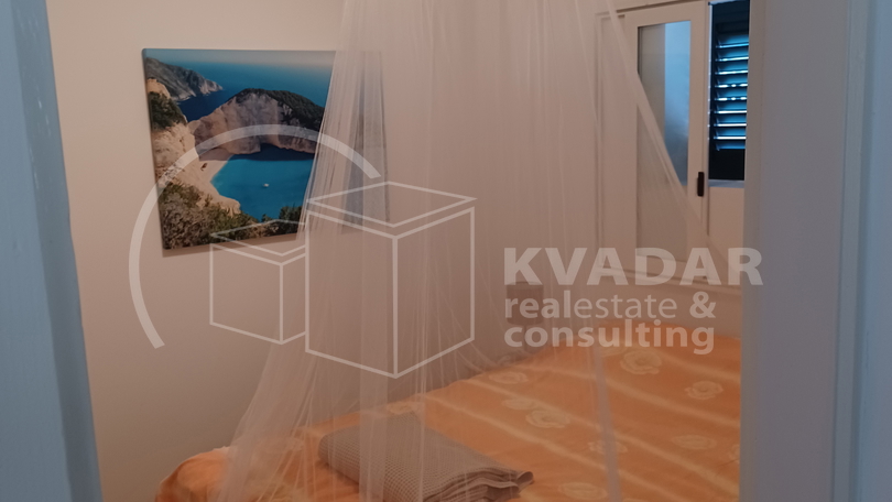 Dugoročni NAJAM KUĆE SA 3 STANA + STUDIO  u suterenu -  Pogled more- Pelješac Orebić