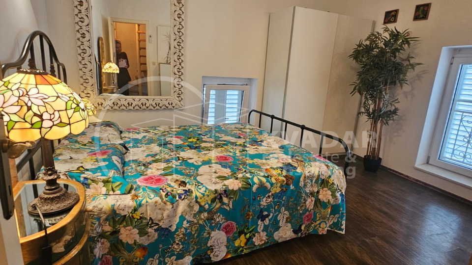 Stone house with a terrace - 3 floors -completely restored