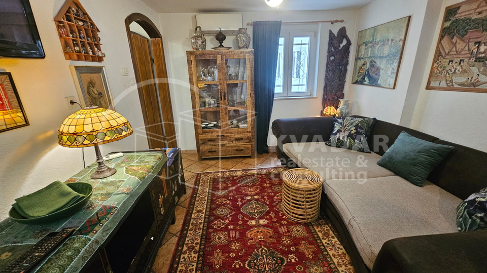 Stone house with a terrace - 3 floors -completely restored