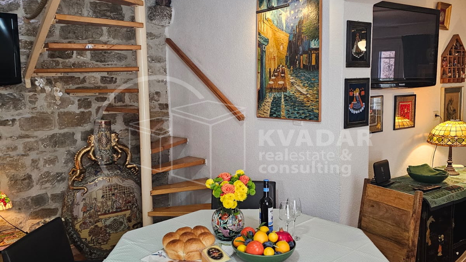 Stone house with a terrace - 3 floors -completely restored