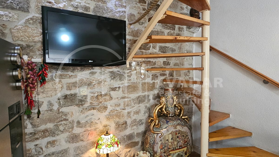 Stone house with a terrace - 3 floors -completely restored