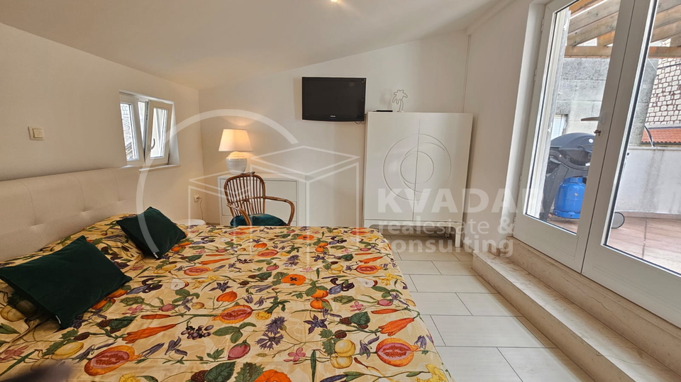 Stone house with a terrace - 3 floors -completely restored