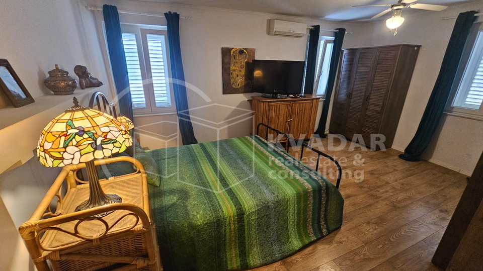 Stone house with a terrace - 3 floors -completely restored