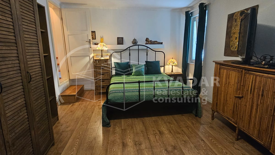 Stone house with a terrace - 3 floors -completely restored