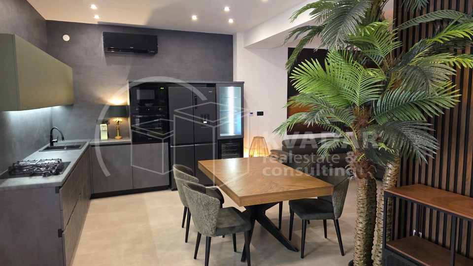 Novorenovirani stan - Ka&scaron;tel Stari 30m od pla&zcaron;e