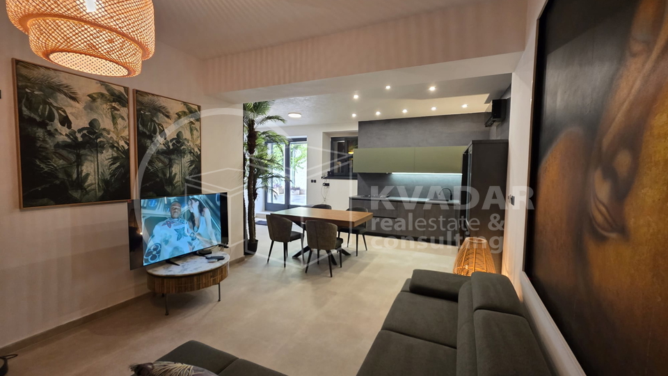 Novorenovirani stan - Ka&scaron;tel Stari 30m od pla&zcaron;e