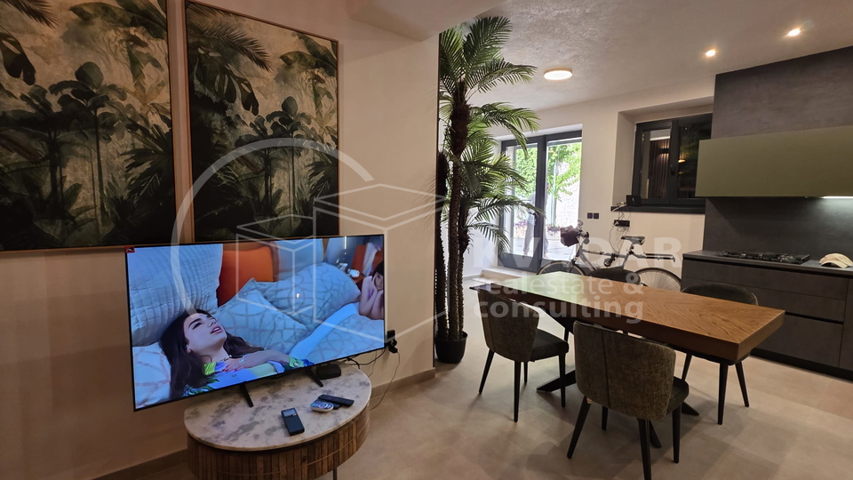 Novorenovirani stan - Ka&scaron;tel Stari 30m od pla&zcaron;e